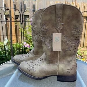 Women’s Fashion western boots from Roper